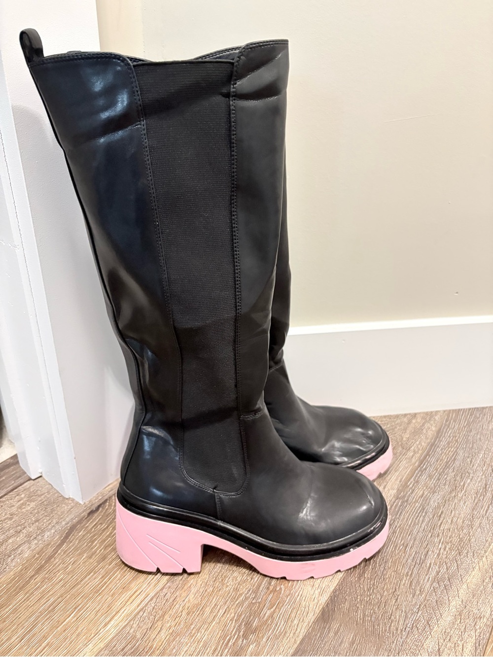 Vivianly Black and Pink Lug Sole Chelsea Platform Boots Sz 8